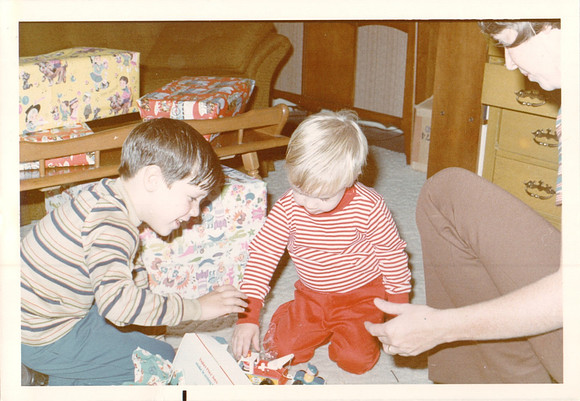 1970-10 - Scott and Stephen on Stephen's third birthday 2
