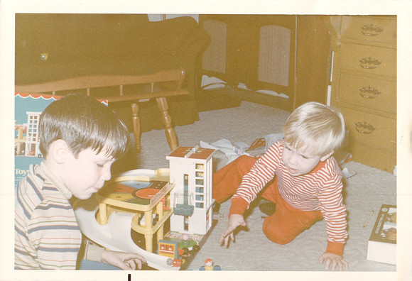 1970-10 - Scott and Stephen on Stephen's third birthday 3