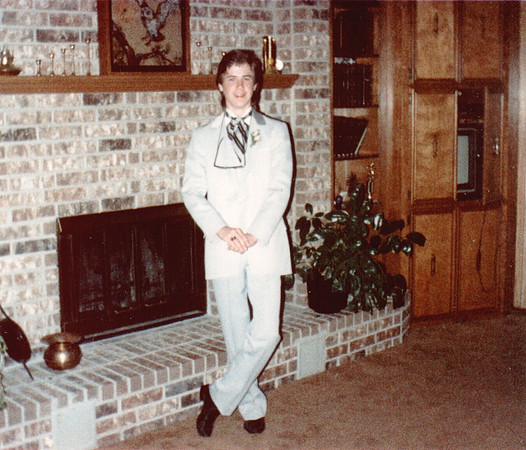 1985-05 - Bossier City LA - Stephen ready for Airline HS Senior Prom