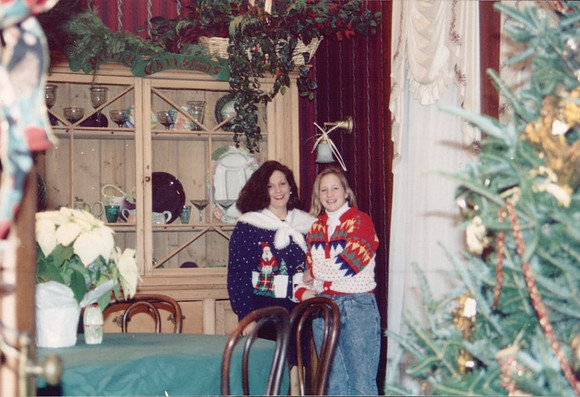 1994 - Shreveport LA - Liz and Coutney in their home