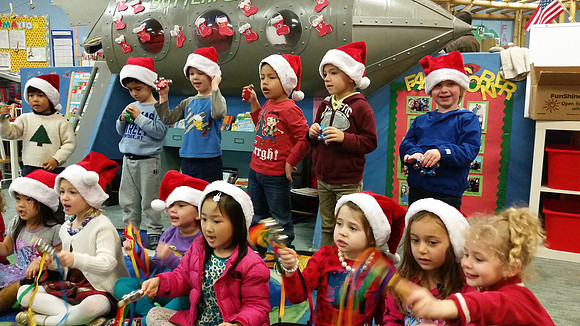 2014-12-19 Holiday Program at daycare 10