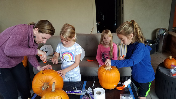 2018-10-24 Pumpkin Carving 047