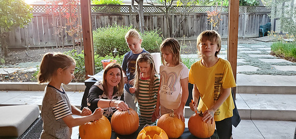 2019-10-23 Pumpkin Carving 076