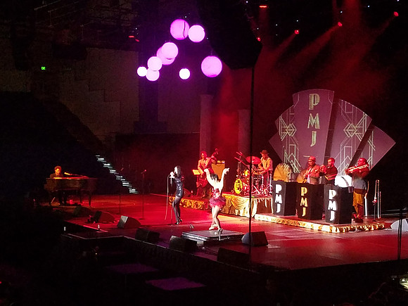 2016-11-23 Postmodern Jukebox on Tour 01