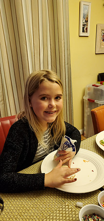 2019-12-23 Decorating Cookies With Delaney 13