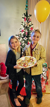 2019-12-23 Decorating Cookies With Delaney 17