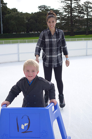 2015-12-20 Ice Skating (with Simone) 039