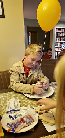 2019-12-23 Decorating Cookies With Delaney 11