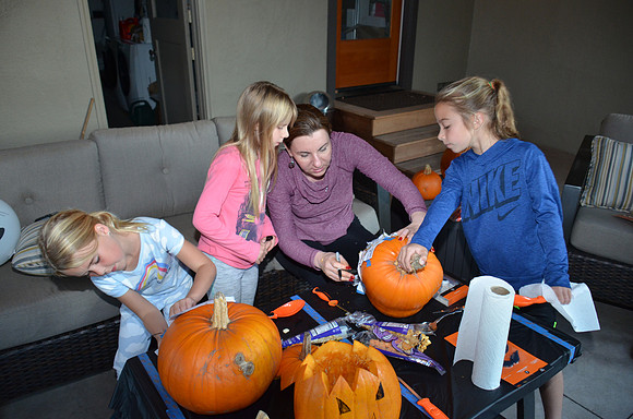 2018-10-24 Pumpkin Carving 042